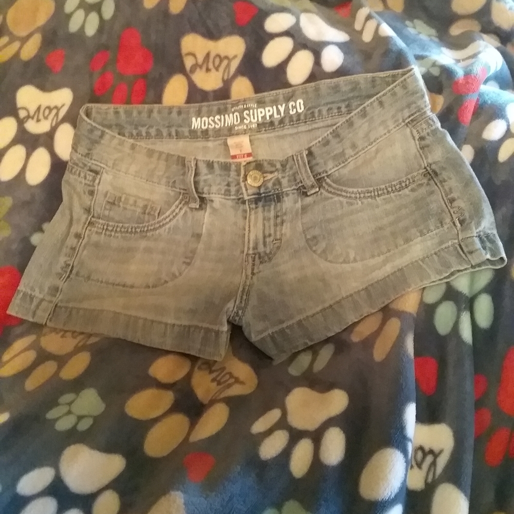 Mossimo Short shorts size 7, fits like a 6